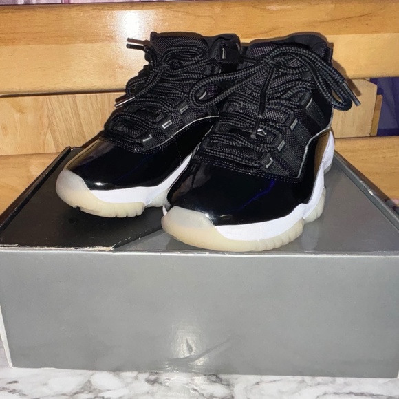 Women’s Jordan 11 Jubilee Size 5 - Picture 1 of 4